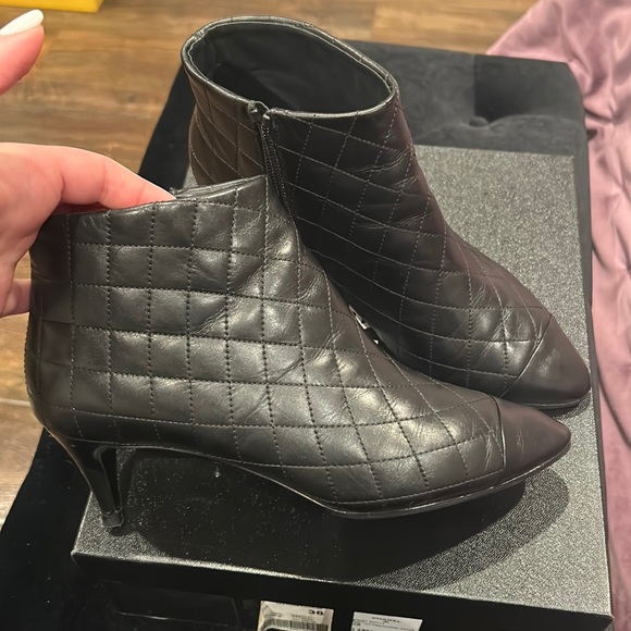 PERFECT CHRISTMAS GIFT. CHANEL BOOTS - Picture 2 of 6